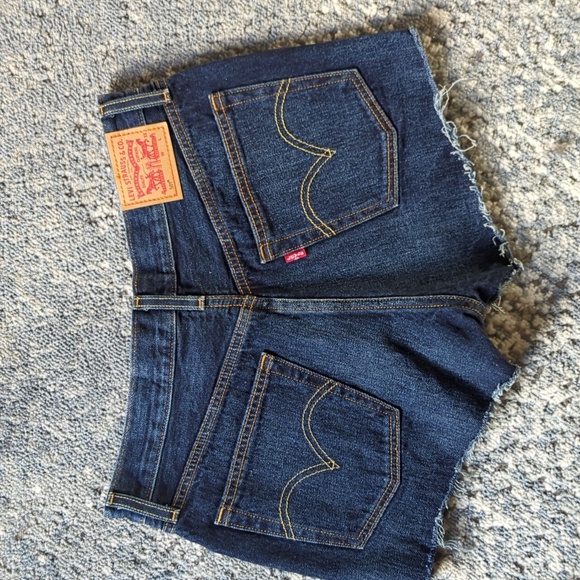 Women's LEVI'S Buttonfly Jean Shorts EUC - Picture 5 of 8